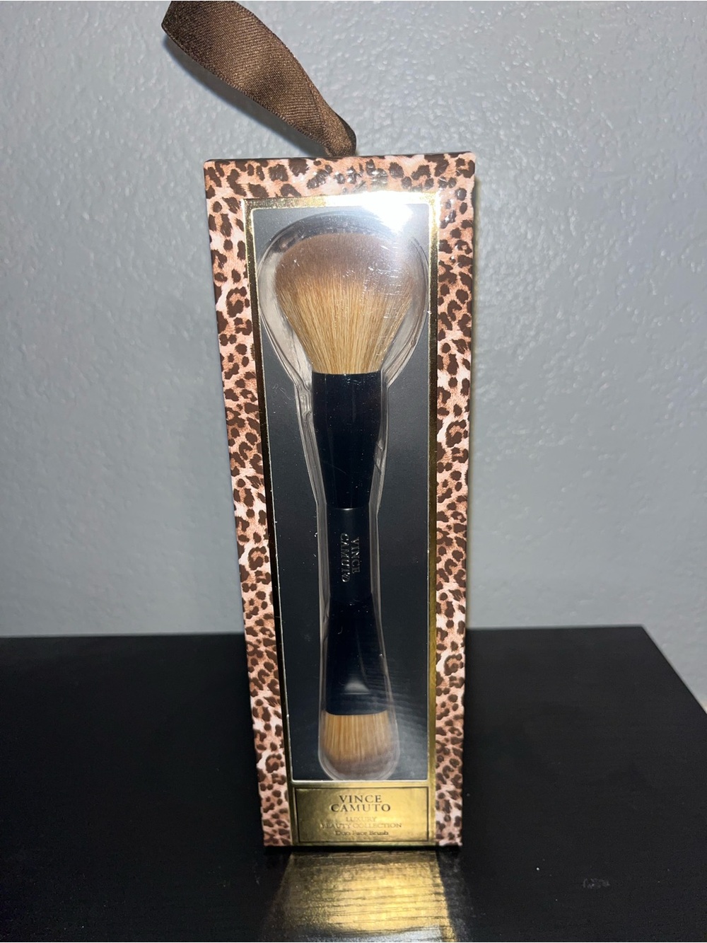 Vince Camuto Double-Ended Makeup Brush in Black and Brown